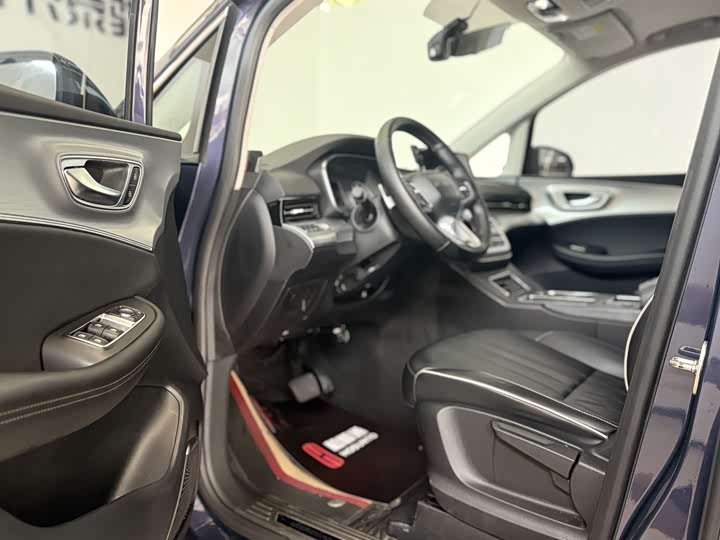 Roewe iMax 8, 2022 — фото 4 из 9