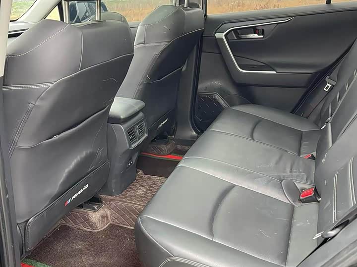 Toyota RAV4, 2023 — фото 6 из 9