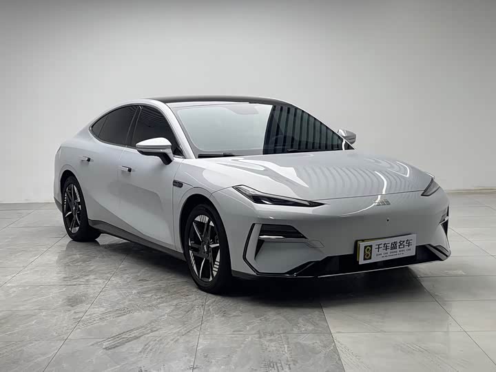 Geely Galaxy E8, 2024 — фото 3 из 9