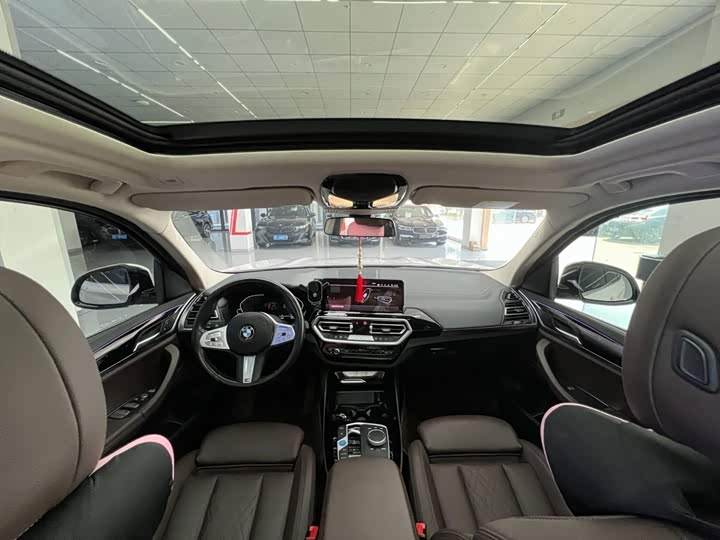 BMW iX3, 2023 — фото 7 из 9