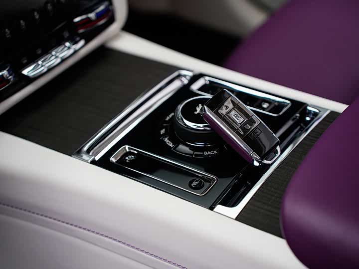 Rolls-Royce Spectre, 2024 — фото 8 из 9