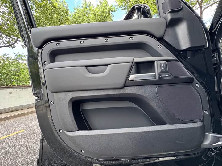 Land Rover Defender, 2025 — фото 8 из 9