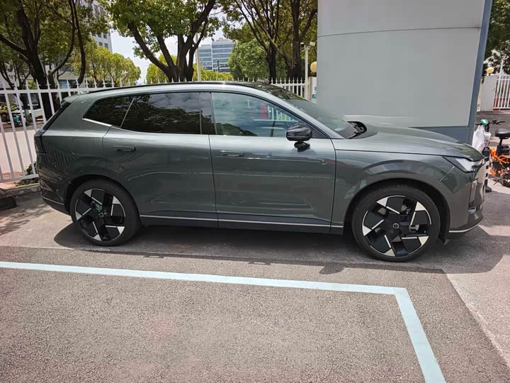 Volvo XC70 Hybrid, 2025 — фото 3 из 7
