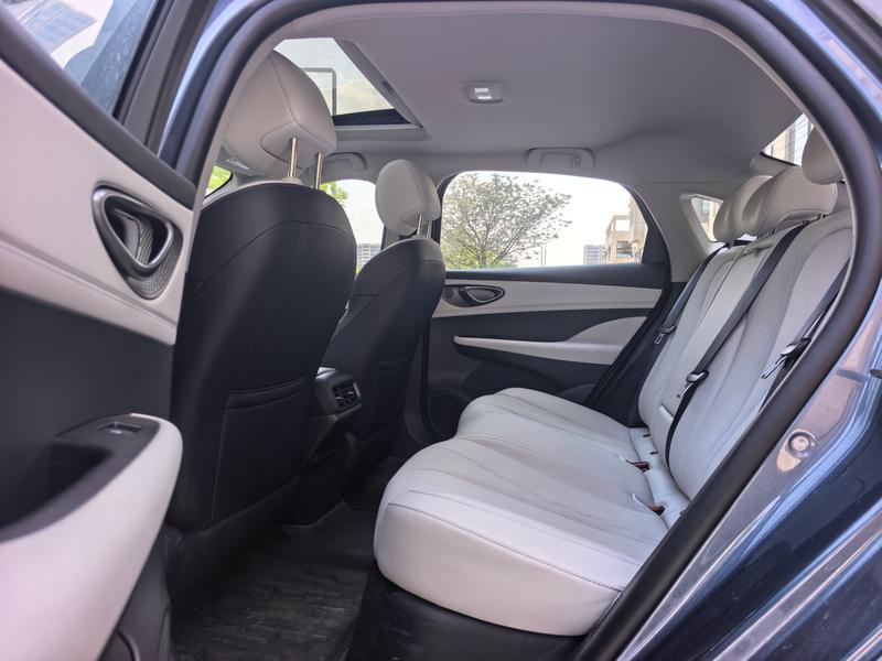 BYD Seal 05 DM-i Hybrid, 2024 — фото 10 из 11