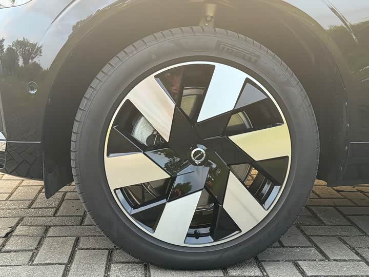 Volvo XC60 Hybrid, 2024 — фото 8 из 12