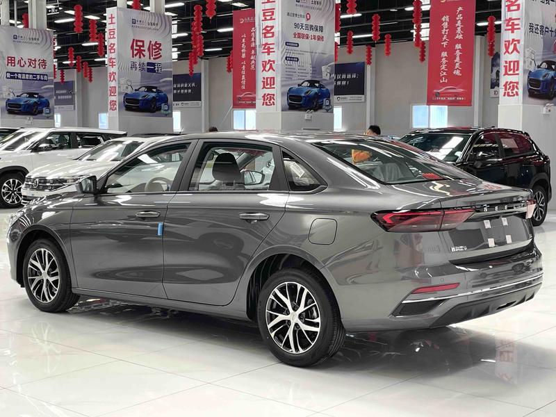 Geely Emgrand, 2025 — фото 4 из 12