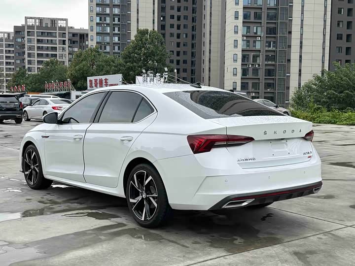 Skoda Octavia Pro, 2023 — фото 4 из 9
