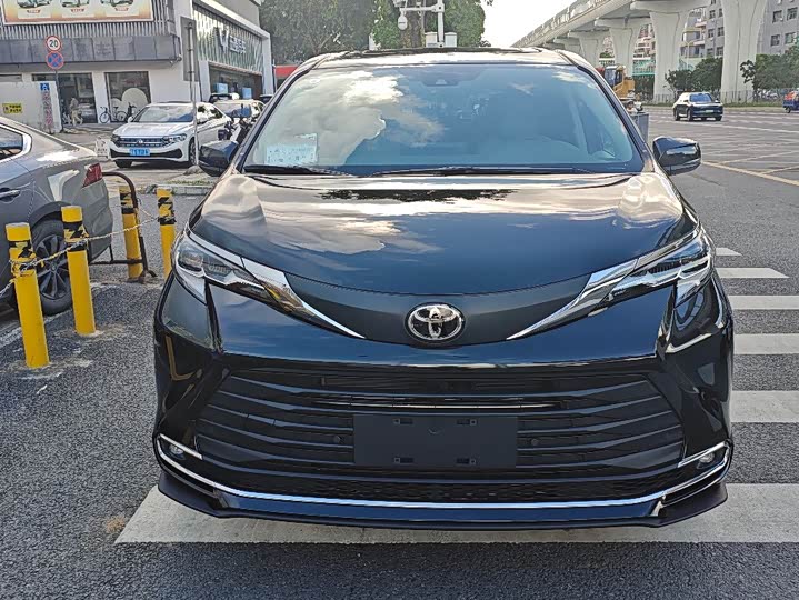 Toyota Sienna, 2026 — фото 2 из 9