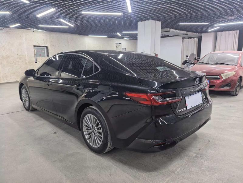 Toyota Camry, 2025 — фото 4 из 11