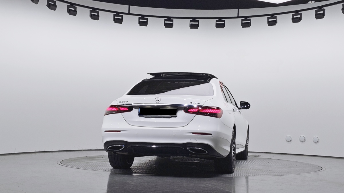 Mercedes-Benz E-Class, 2022 — фото 4 из 12