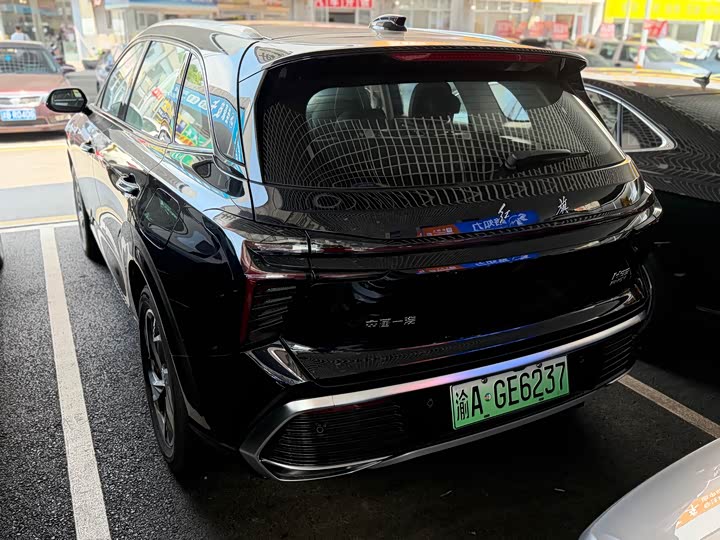 Hongqi HS3 Hybrid, 2026 — фото 9 из 9
