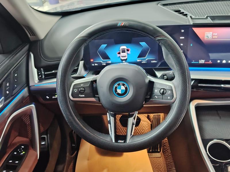 BMW iX1, 2025 — фото 8 из 12