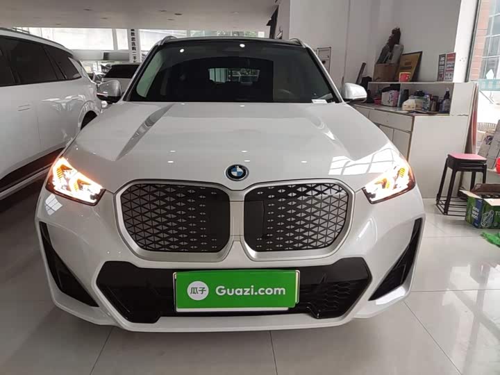 BMW iX1, 2025 — фото 3 из 9