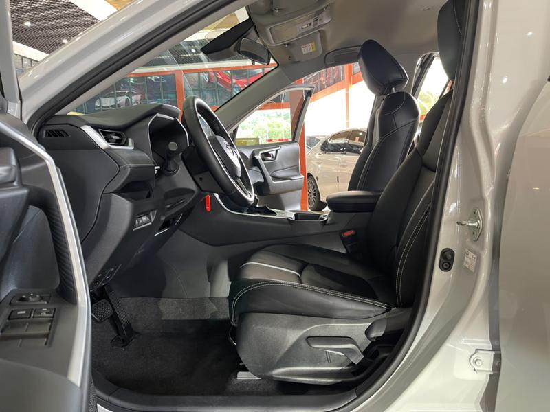Toyota RAV4, 2023 — фото 10 из 12