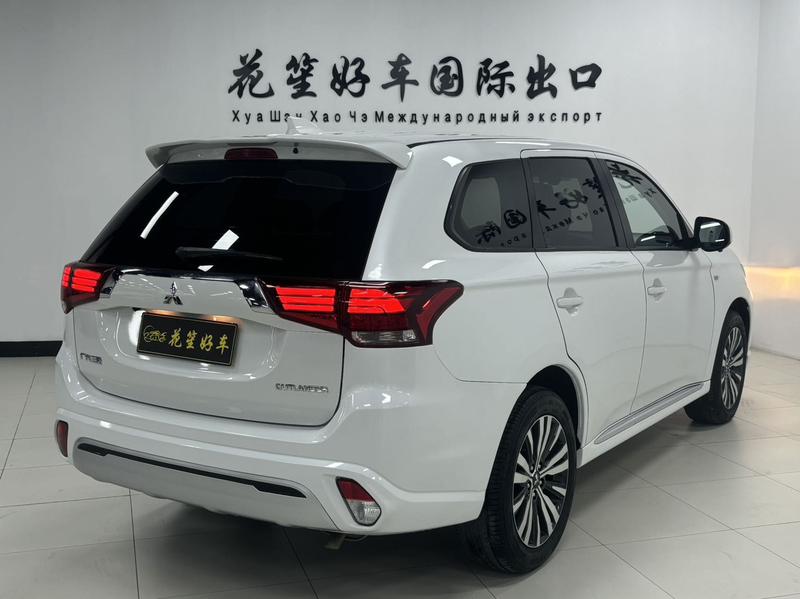 Mitsubishi Outlander, 2022 — фото 6 из 12