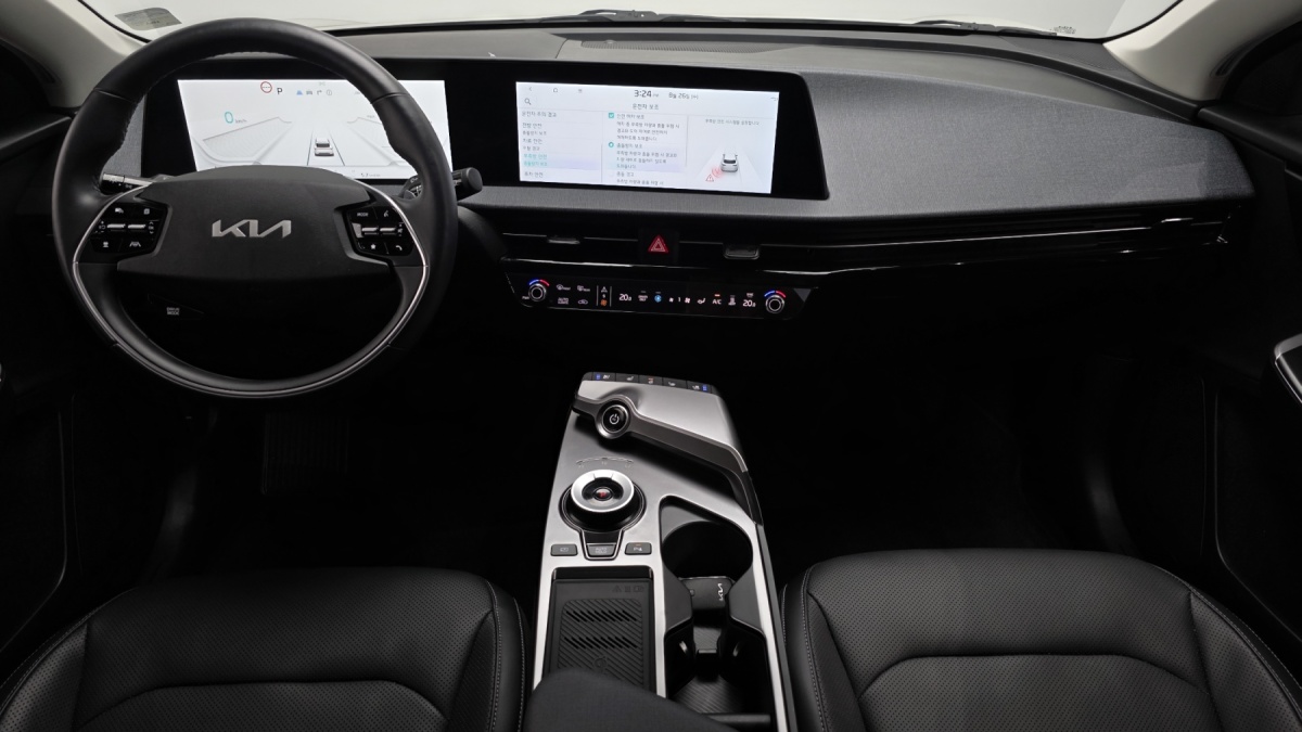 Kia EV6, 2023 — фото 7 из 12