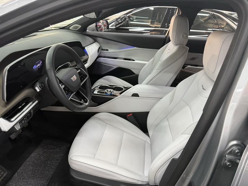 Cadillac GT4, 2023 — фото 11 из 12