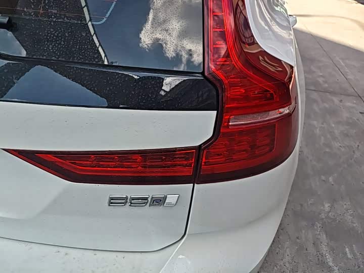 Volvo V60, 2022 — фото 8 из 9