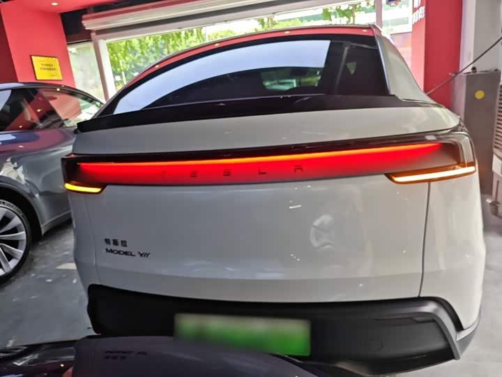 Tesla Model Y, 2025 — фото 6 из 9