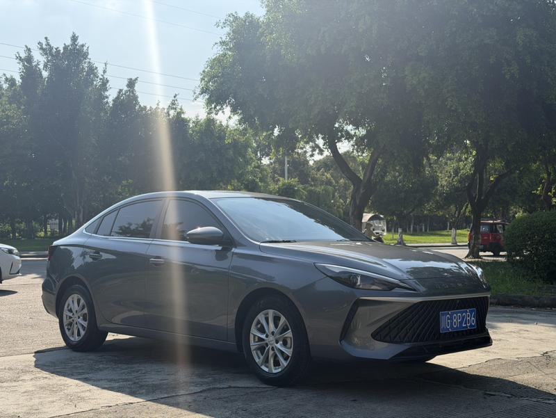 Roewe i5, 2025 — фото 3 из 12
