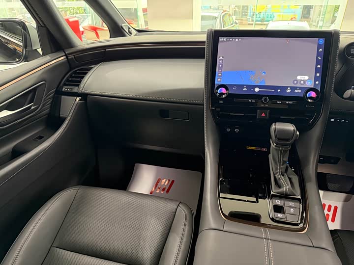 Toyota Alphard, 2026 — фото 6 из 9