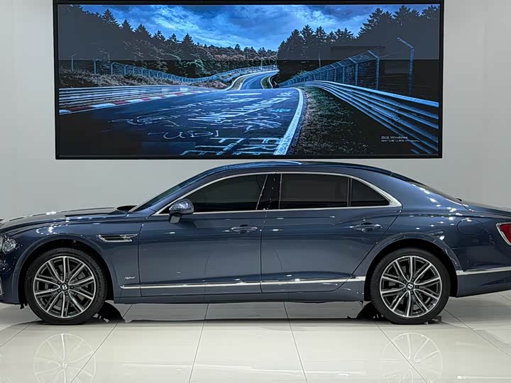 Bentley Flying Spur Hybrid, 2022 — фото 3 из 9