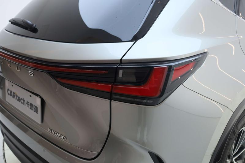 Lexus NX, 2022 — фото 10 из 12
