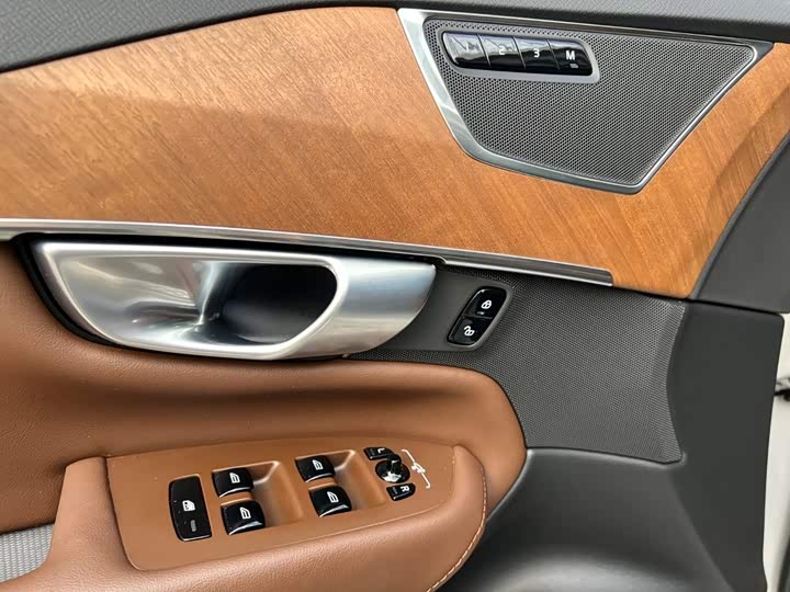 Volvo XC90, 2023 — фото 7 из 9