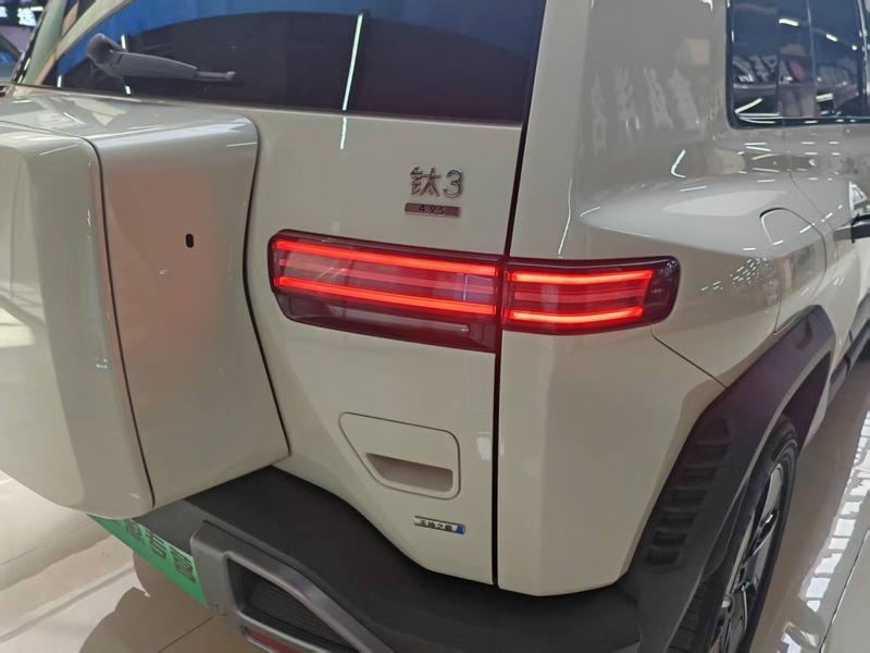 BYD FangChengBao Titanium 3 (Tai 3), 2025 — фото 8 из 12