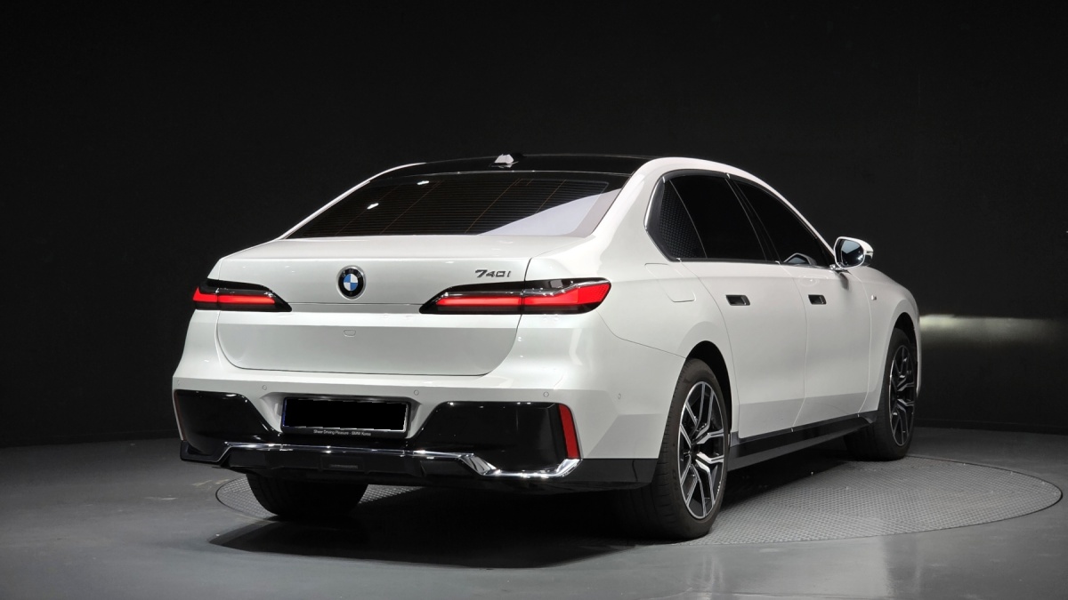 BMW 7 Series, 2023 — фото 2 из 12