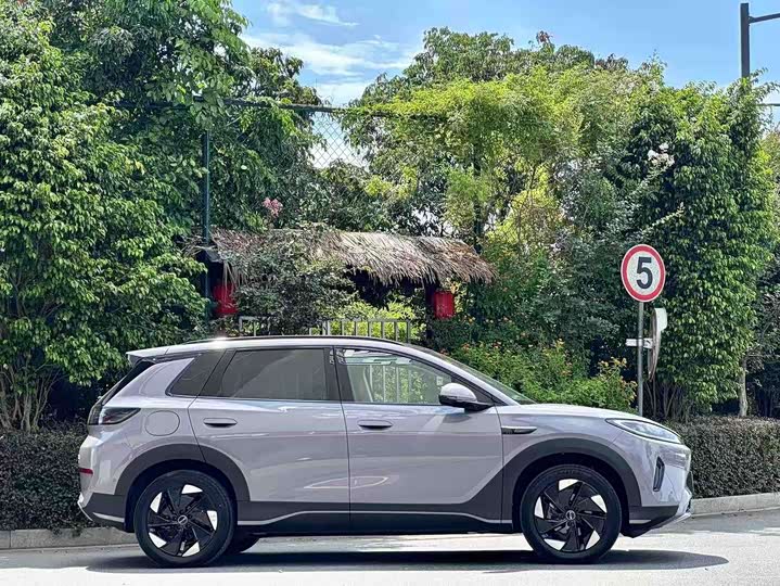 BYD Sea Lion 05 EV, 2025 — фото 3 из 9