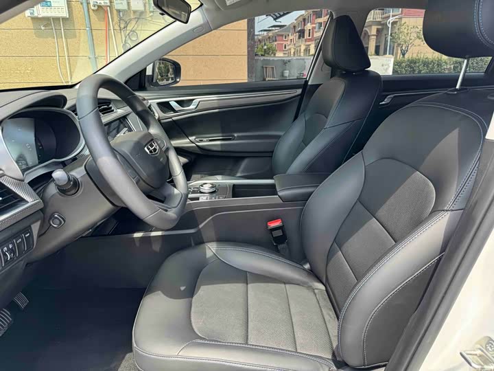 Geely Emgrand Hybrid/EV, 2024 — фото 4 из 9