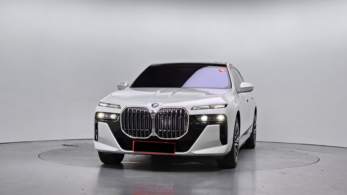 BMW i7, 2024 — фото 3 из 12