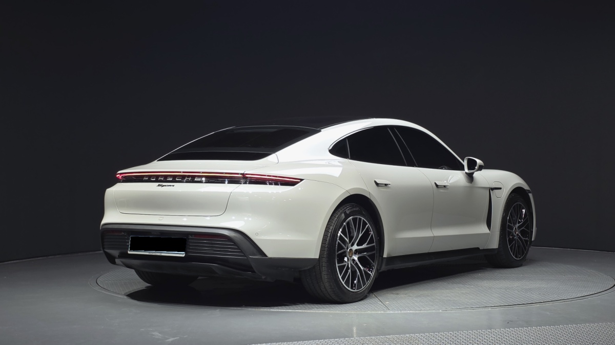 Porsche Taycan, 2022 — фото 2 из 12