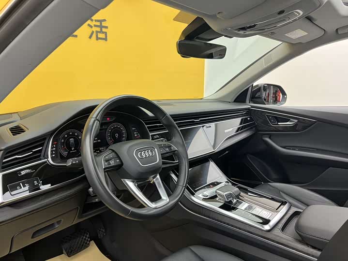 Audi Q8, 2022 — фото 3 из 9