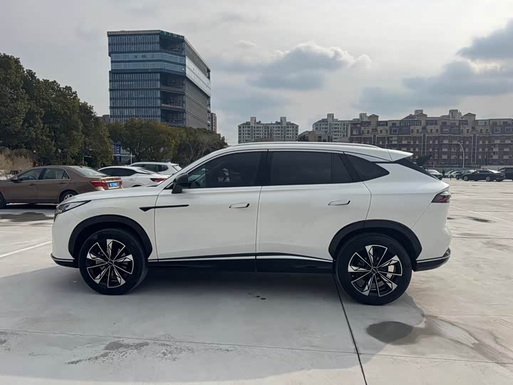 Roewe RX5, 2022 — фото 7 из 9