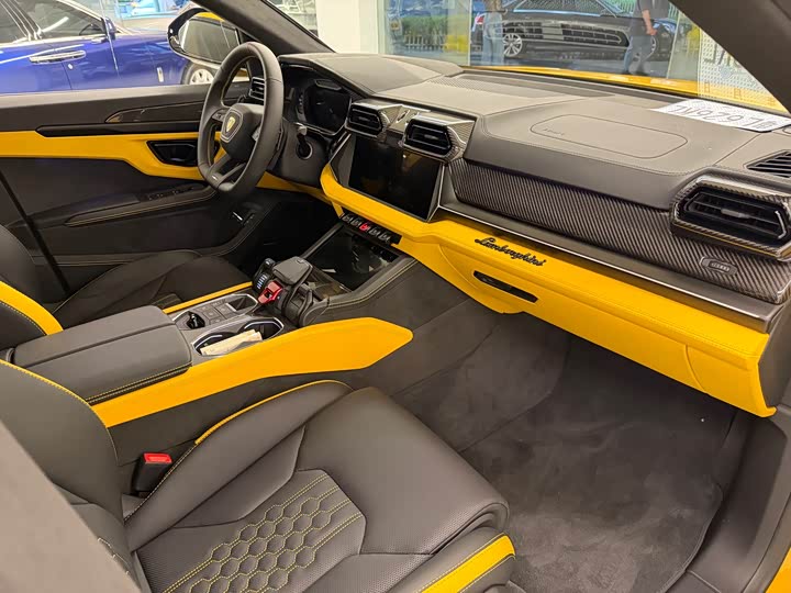 Lamborghini Urus SE, 2026 — фото 6 из 9