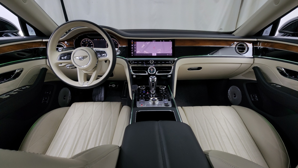 Bentley Flying Spur, 2022 — фото 6 из 12