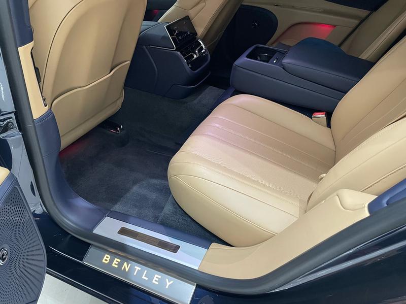 Bentley Flying Spur, 2022 — фото 10 из 12