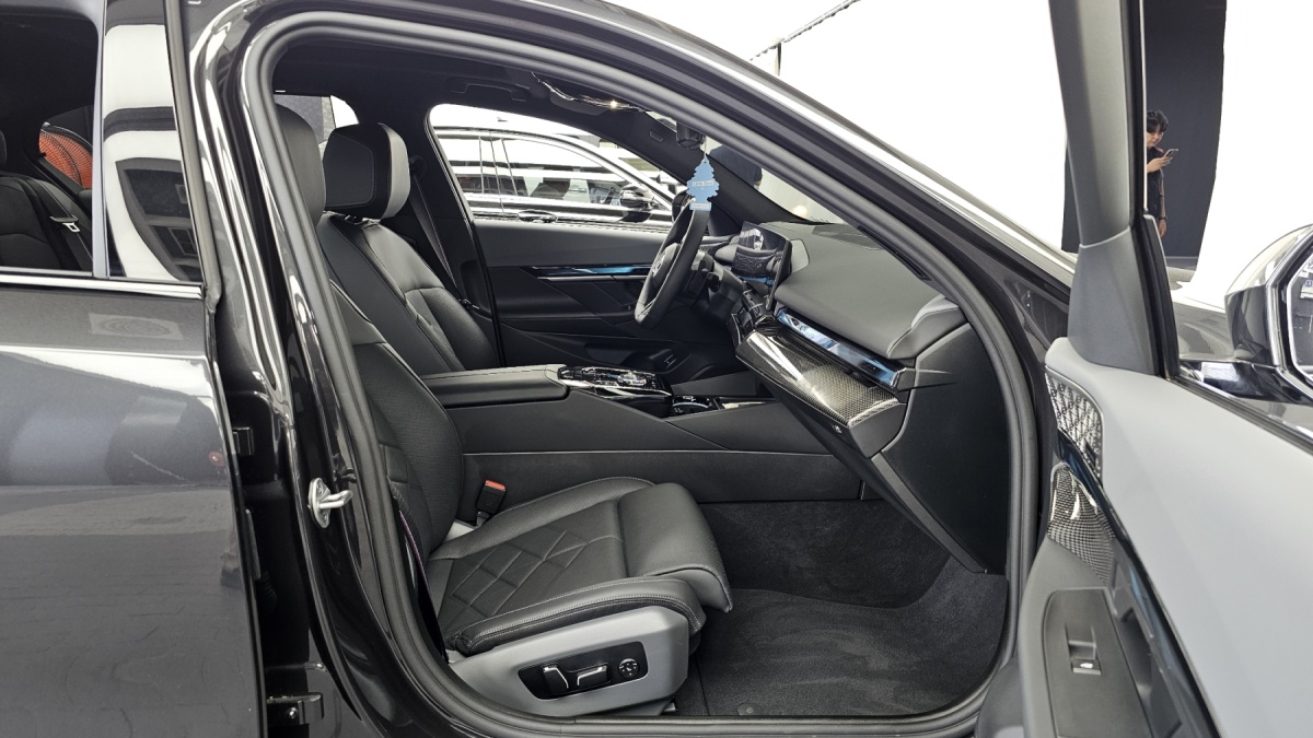 BMW 5 Series, 2024 — фото 11 из 12