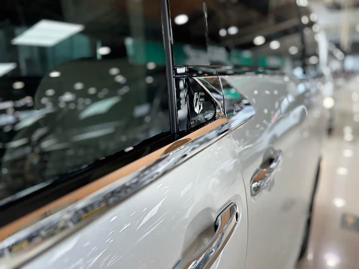 Toyota Alphard, 2023 — фото 7 из 9