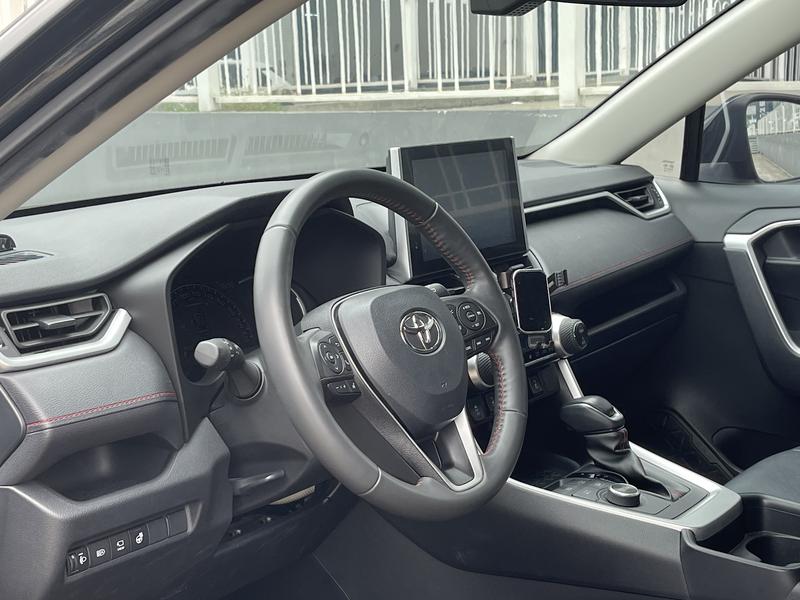Toyota RAV4 Hybrid, 2022 — фото 10 из 12