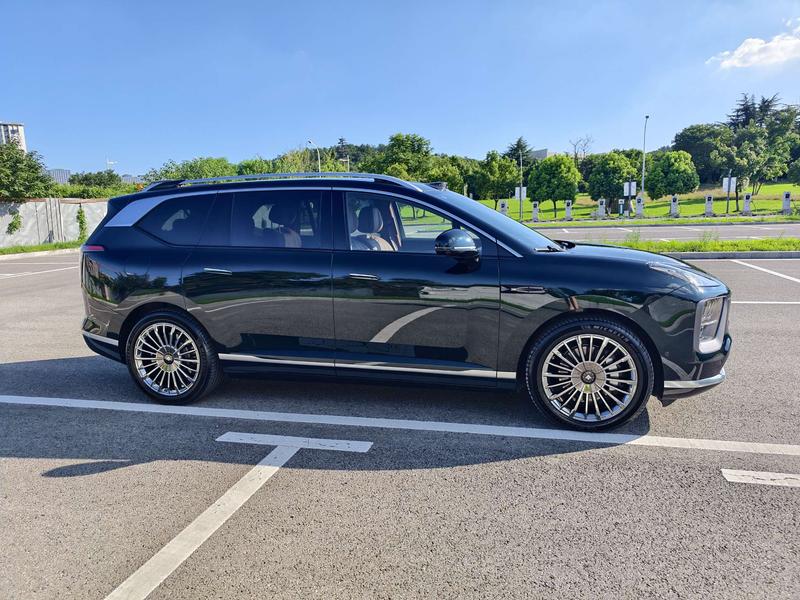 GAC Hyptec HL, 2025 — фото 8 из 12