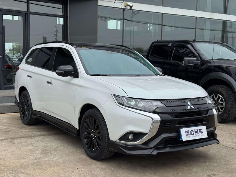 Mitsubishi Outlander, 2022 — фото 3 из 10