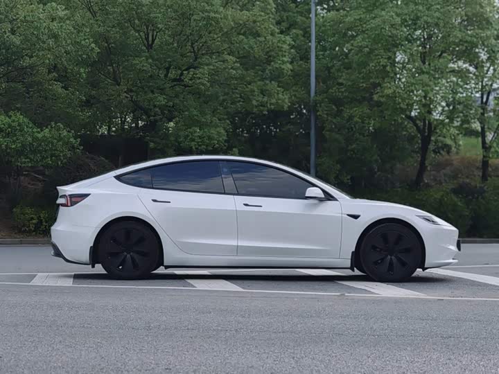 Tesla Model 3, 2026 — фото 7 из 9