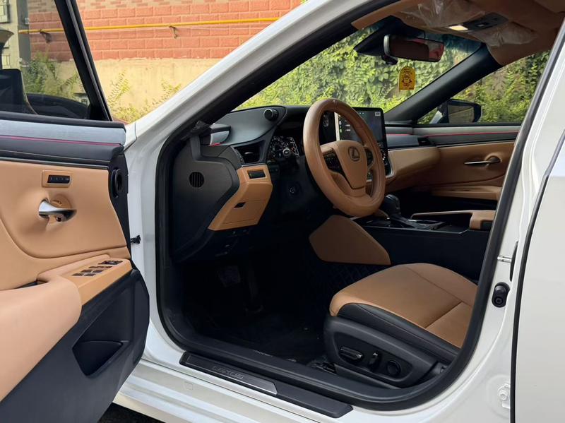Lexus ES, 2025 — фото 10 из 12
