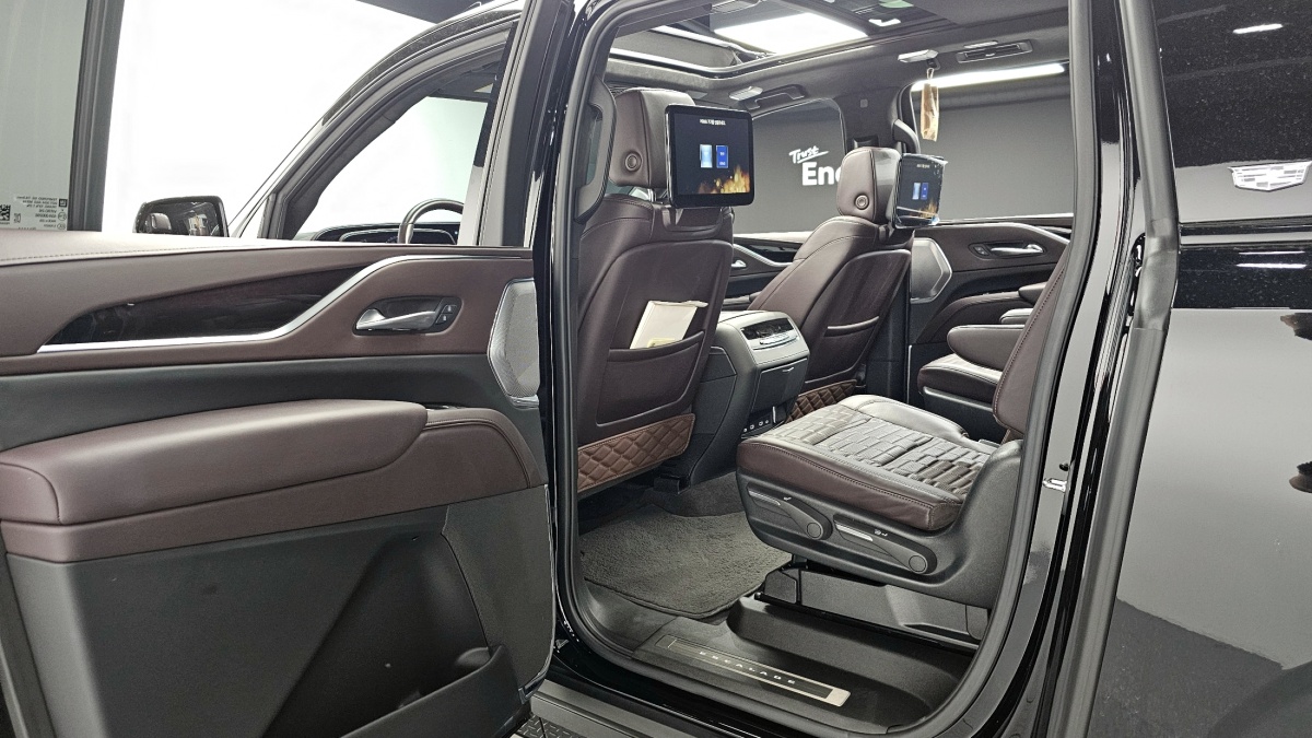 Cadillac Escalade, 2022 — фото 10 из 12