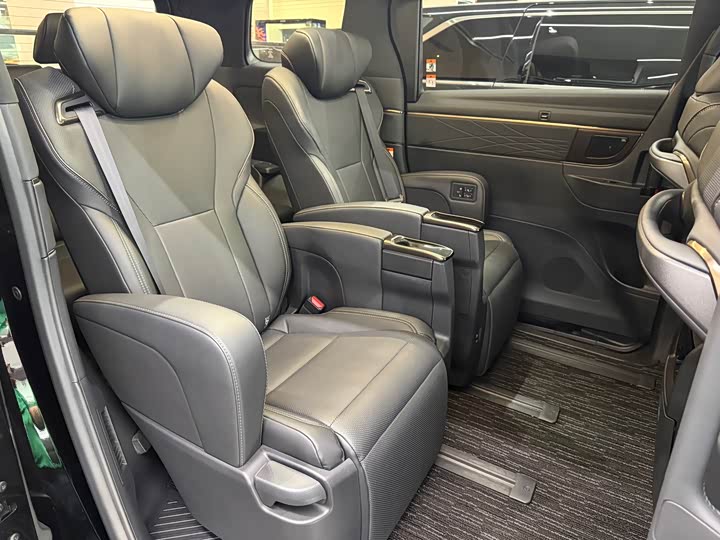 Toyota Alphard, 2026 — фото 8 из 9
