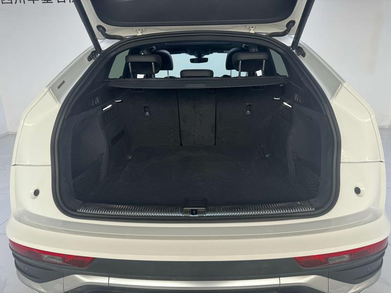 Audi Q5L Sportback, 2023 — фото 10 из 11