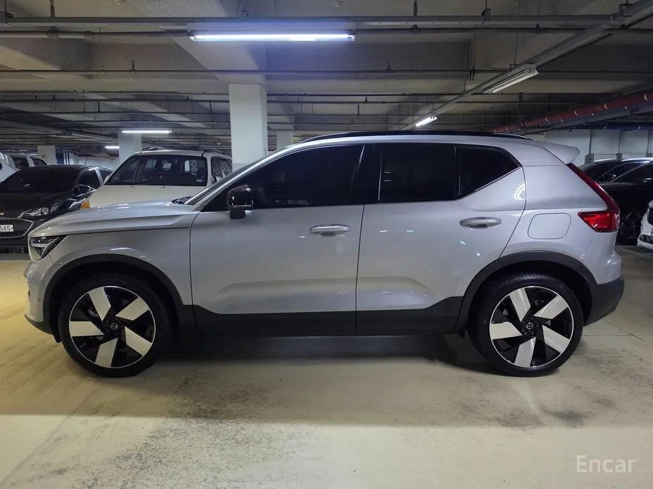 Volvo XC40, 2023 — фото 12 из 12